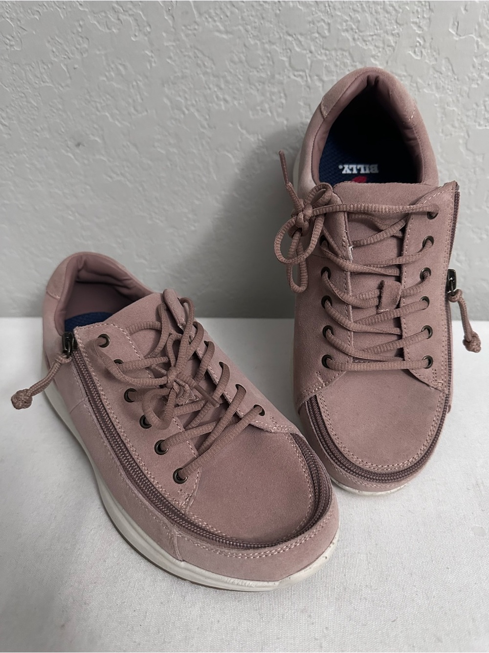 Billy Footwear Womens Comfort Lo Sneakers US 8 Extra Wide Blush Suede